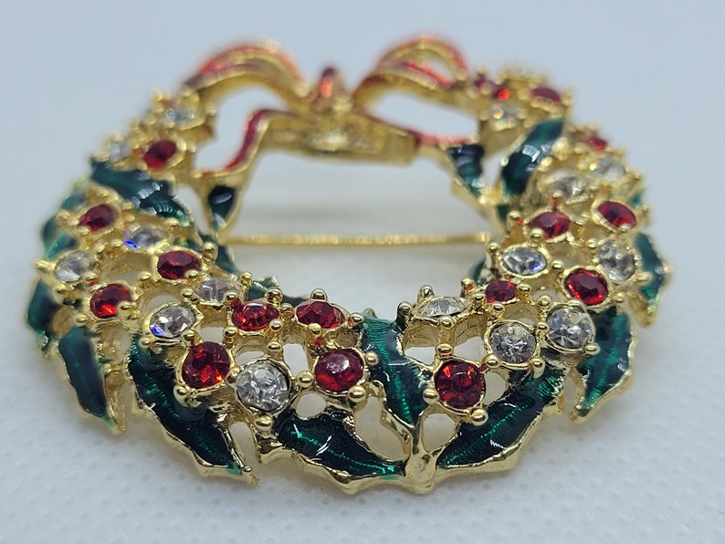Unsigned Christmas Wreath Brooch