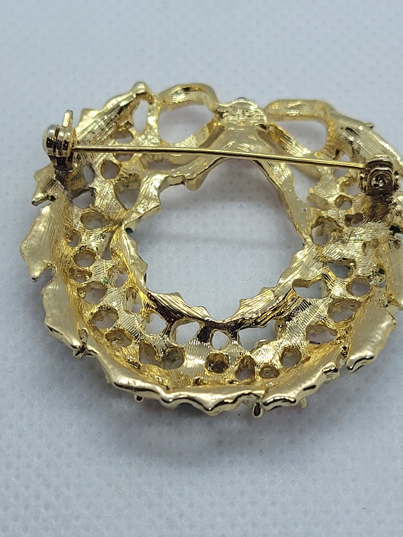 Unsigned Christmas Wreath Brooch