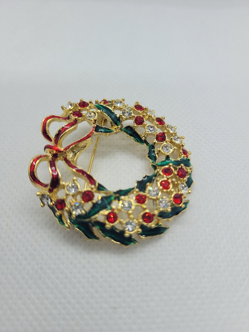 Unsigned Christmas Wreath Brooch