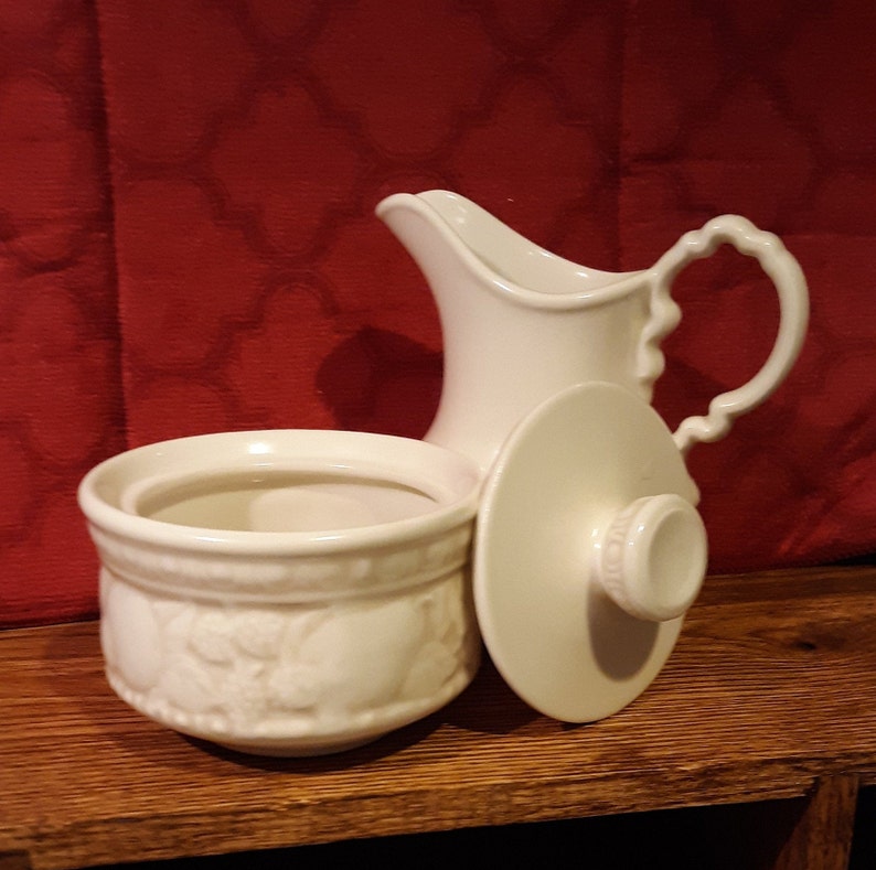 Metlox Vernon Ware Poppytrail Antique Grape Cream /& Sugar Set