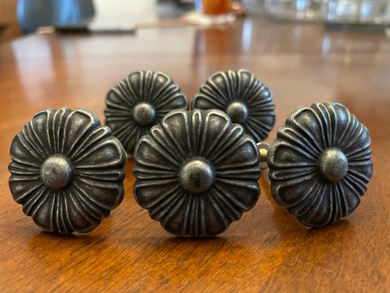 5 Vintage Cabinet/door Knobs - Etsy