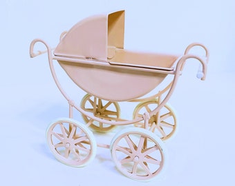 Puppenhaus Miniatur Kinderwagen 1:12 in Rosa Metall