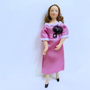 Dollhouse Miniature Porcelain Lady Doll 1 :12 Scale