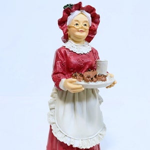 Dollhouse Miniature  Mrs. Claus  Doll  1:12 Scale