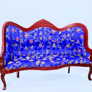 Dollhouse Miniature Wooden Red Mahogany Victorian Settee/Couch/Sofa 1:12 Scale