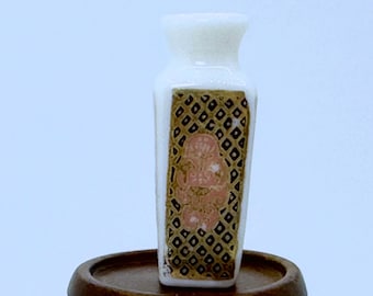 Dollhouse Miniature Imari Japanese Vase 1 :12 Scale