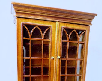 Vitrina de madera de nogal en miniatura para casa de muñecas, escala 1:12