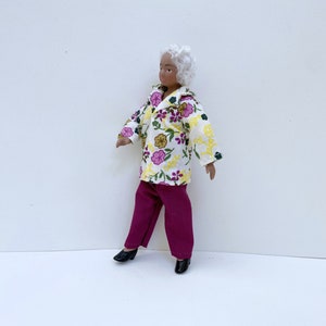 Dollhouse Miniature Porcelain Ethnic Grandmother 1 : 12 Scale