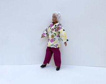 Dollhouse Miniature Porcelaine Ethnique Grand-mère Echelle 1 : 12