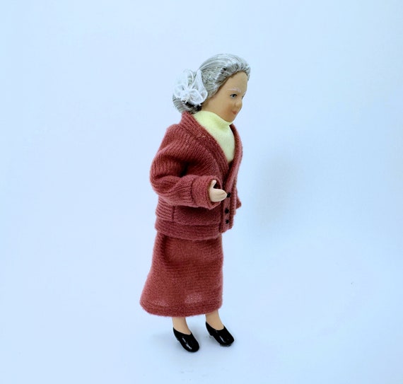 Bambola Bimbo In Porcellana Per Casa Delle Bambole 1:12: Unico E Fatto A Mano!