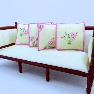 Dollhouse Miniature living Room Couch / Settee With Throw Pillows 1:12 Scale