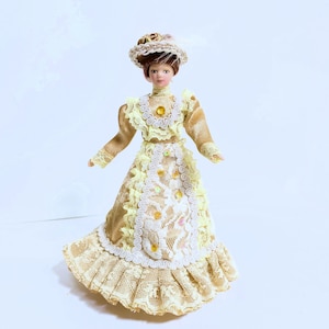 Dollhouse Miniature Dressed  Victorian Porcelain Lady  Doll 1:12 Scale