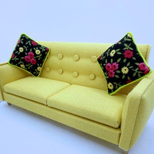 Dollhouse Miniature Living Room Button Back Sofa / Settee / Couch 1:12 Scale