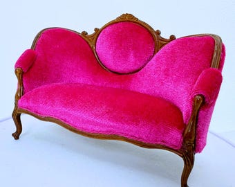 Dollhouse Miniature Wooden Walnut Victorian Sofa/Settee/Couch 1:12 Scale
