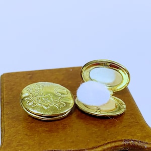 Dollhouse Miniature Powder Compact 1 :12 Scale