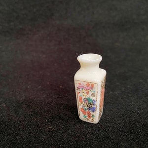 Dollhouse Miniature Imari Japanese Vase 1 :12 Scale image 3