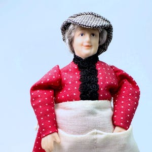 Dollhouse miniature Artisan Hand-made Dressed Victorian Market Vendor Doll 1:12 Scale