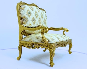 Sofá Luis XV dorado en miniatura para casa de muñecas, escala 1:12