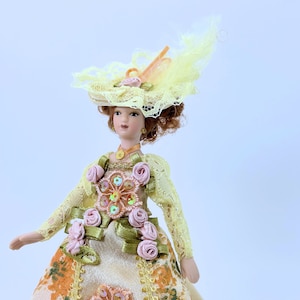 Dollhouse Miniature Dressed Porcelain Victorian Lady Doll 1:12 Scale