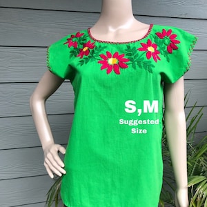 HANDMADE Embroidered mexican blouse. 5 de mayo party blouse. Fiesta mexican embroidered blouse.