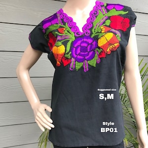 HANDMADE Embroidered mexican blouse. 5 de mayo party blouse. Fiesta mexican embroidered blouse.