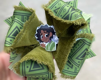 HANDMADE.  green ethnic hair bow . Colombian character inspired hair bow.