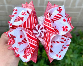 Peppermint candy hair bow. Christmas hair bow. White and red Christmas hair bow. Christmas Candy hair bow. Peppermint clip bow. HANDMADE.