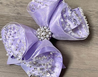 HANDMADE.  Purple pageant hair bow. Purple Wedding pageant hair bow. Purple flowers girl hair bow. Purple hair bow. Lavanda beaded hair bow.