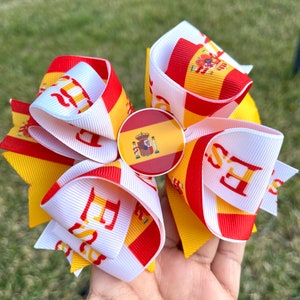 HANDMADE. Spain flag hair bow. Spain flag bow. España hair bow.  Spain clip bow. España flag bow.