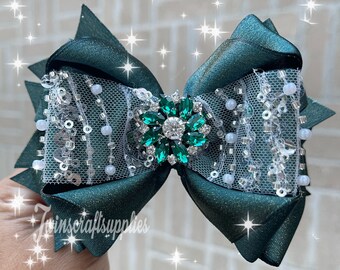 HANDMADE. Hunter Green wedding pageant hair bow . Hunter green  hair bow. Forest green hair bow .green hair bow