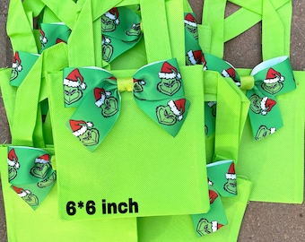 HANDMADE. 12 pieces green Christmas party favors . Christmas favor bags. Christmas candy bags.