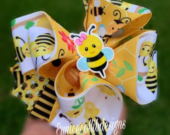 HANDMADE. Bumblebee hair bow . Bee hair bow. bee hair clip  . Bumblebee bow . Bee clip bow