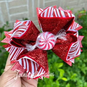 Peppermint candy hair bow. Christmas hair bow. White and red Christmas stripes hair bow. Candy cane hair bow. Candy cane clip bow. HANDMADE.