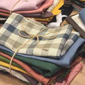 Linnetygsrester, bunt, 0,5 kg / 1,1 pund, 100 % tvättade linnerester