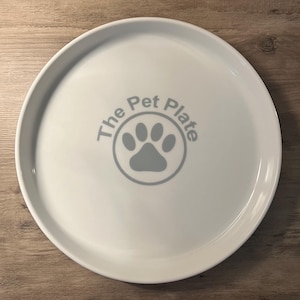 The Pet Plate 8.5&quot; - Flat Feeding Plate for Finicky Pets - New Design