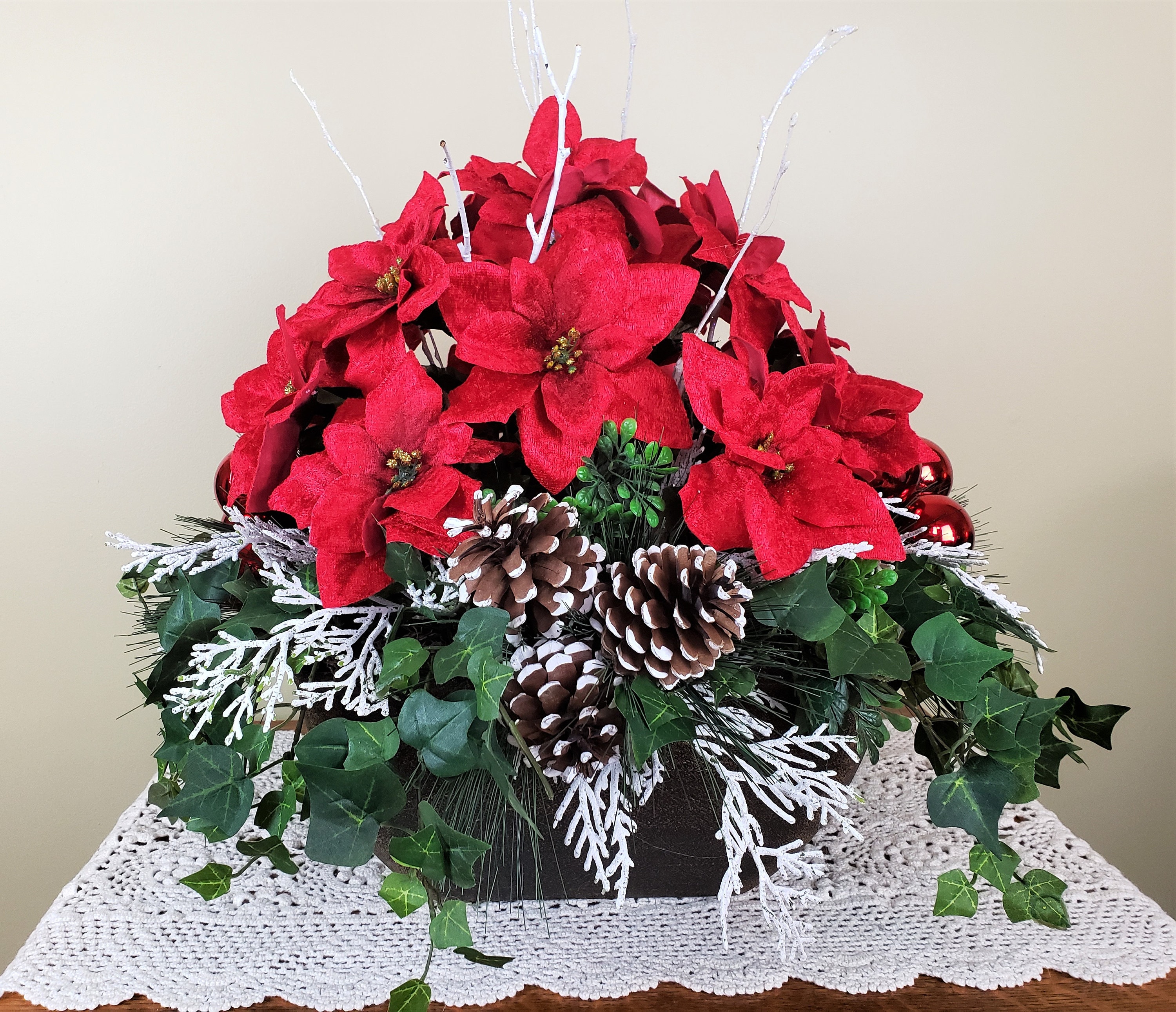 Poinsettia arrangements christmas discount