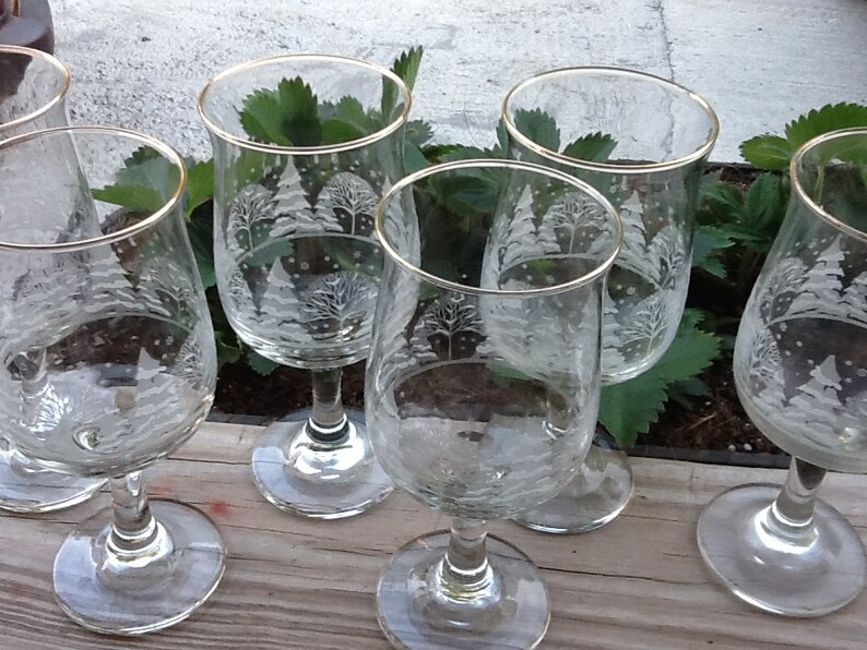 4 Arby/'s Libbey 12 Oz Crystal Wine Glasses Goblets Winter White Scene w//Gold Rim
