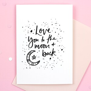 Carte d’anniversaire d’amour (fr) Lettrage de la main de lune (en anglais seulement) Cadeau de la belle-mère (fr) Carte faite à la main (fr) Carte d’anniversaire (fr) Calligraphie de lettrage à la main (fr) Cadeau pour maman