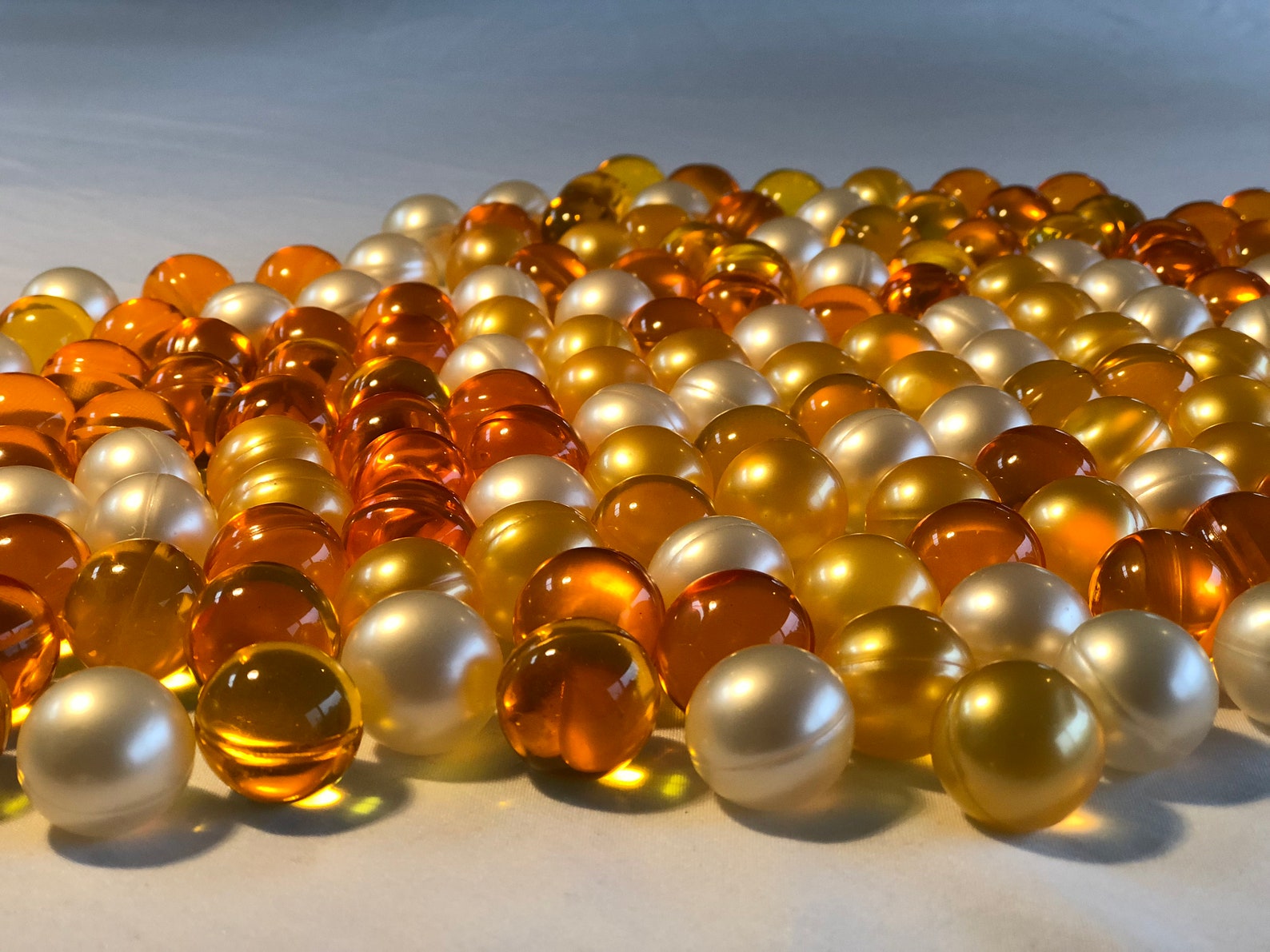 Yellow Transparent Circular 3.9g Bath Oil Beads Lemon Fragrance Bath