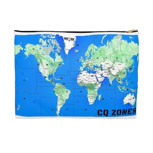 Puede incluir: Un mapa del mundo azul y verde con líneas blancas y números que muestran las zonas CQ. El texto "CQ ZONES" está en la parte inferior del mapa.