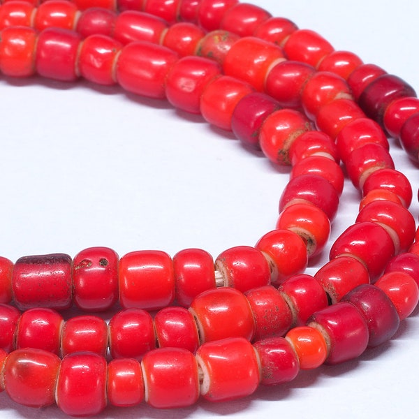ø 4 to 6 mm. Antique Venetian red glass white heart trade beads strand. c. 1900, Venice, Italy. African trade