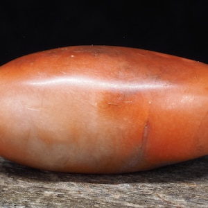 Antique Indo-Tibetan pema raka carnelian bead 南红 26 x 15 mm. Tribal, ethnic jewelry