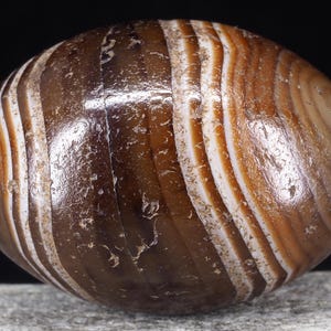 Ancient Indo-Tibetan banded agate Suleimani bead. 24 x 18 mm. 药师珠 Tribal, ethnic jewelry