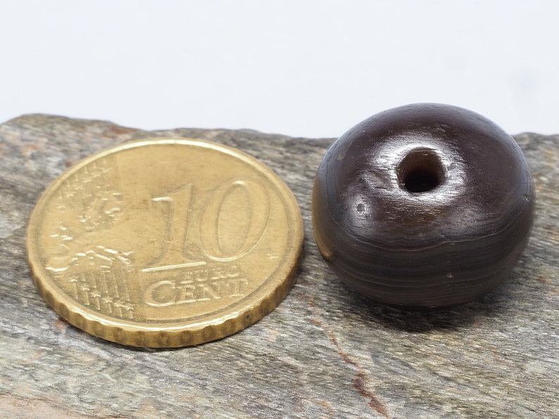 \u00f8 15 mm Ancient Indo-Tibetan suleimani bhaisajyaguru banded agate stone bead Asia