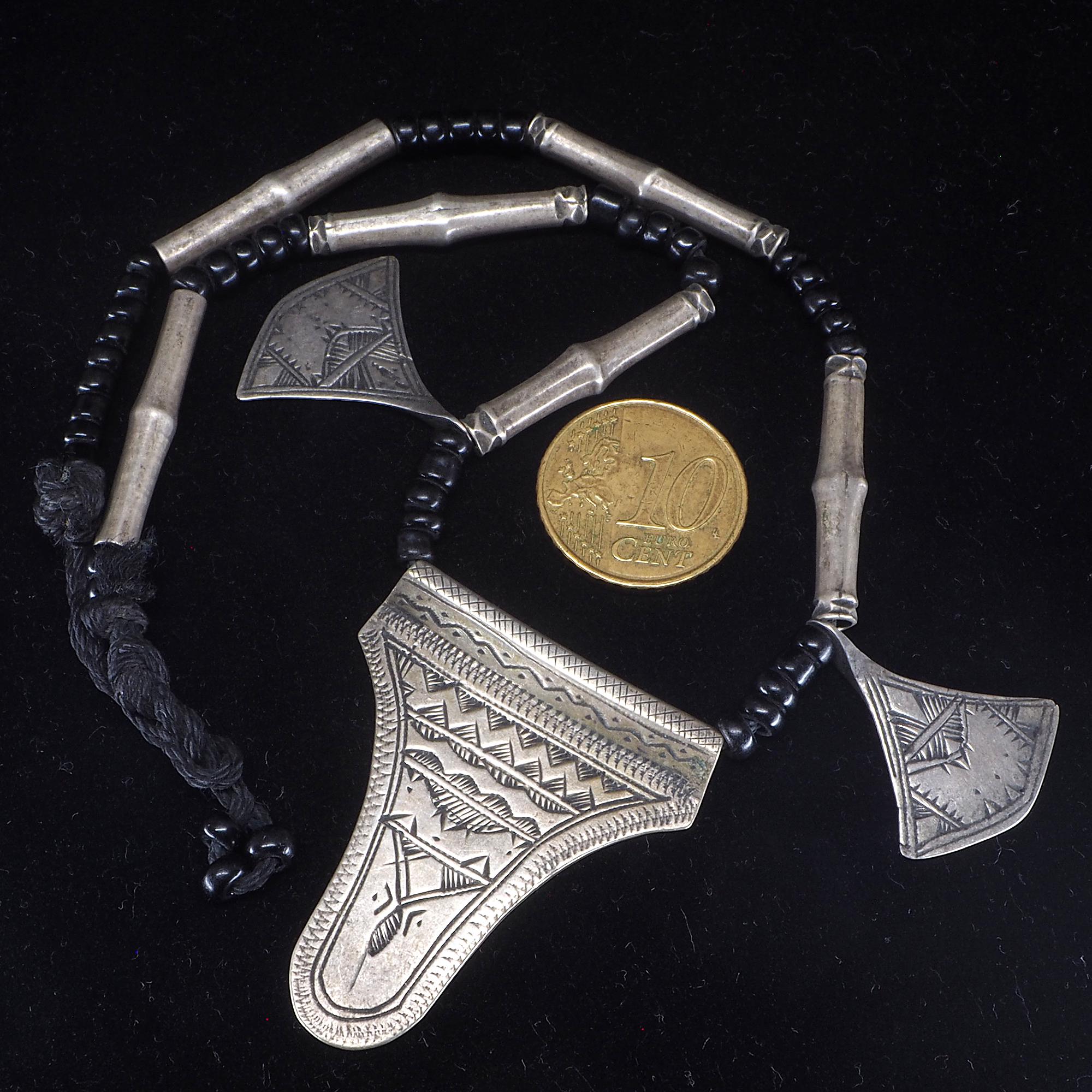 Collier Ancien Touareg / Ethnique - Métal Argenté Et Perles Noires - Occasion Bon État