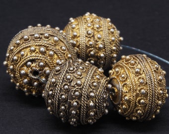 4 perles antiques granulées en argent doré. Mauritanie. Bijoux tribaux ethniques