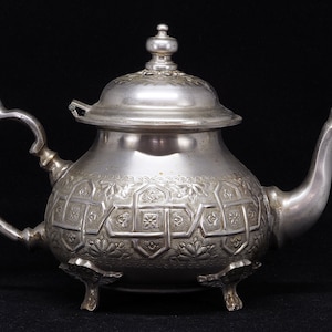 Antyczny, posrebrzany czajniczek. Lata 1900., Fez, Maroko