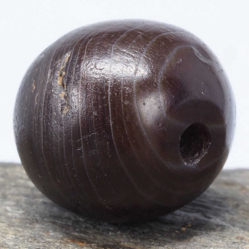 \u00f8 15 mm Ancient Indo-Tibetan suleimani bhaisajyaguru banded agate stone bead Asia