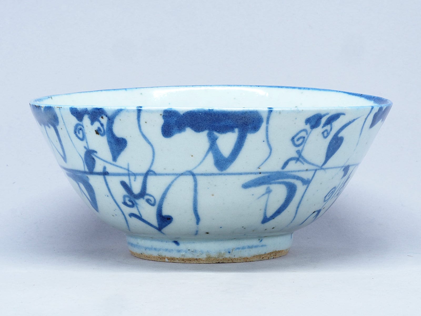 清朝以降の青白磁 アンティークの青白磁ボウル。直径14cm。清代（17～19世紀）、中国
