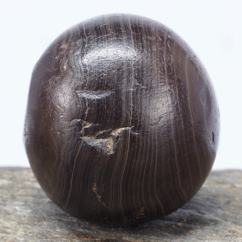 \u00f8 15 mm Ancient Indo-Tibetan suleimani bhaisajyaguru banded agate stone bead Asia